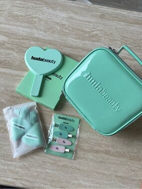 Huda Beauty Bundle - Travel Case, Mirror, Hair Clips + x4 Puffs